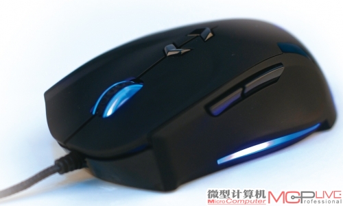 将THERON接入电脑之后，滚轮、侧面以及尾部都会亮灯，尾部LOGO为呼吸效应。