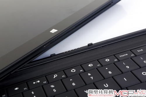 Type Cover和Touch Cover都是通过触点加磁碰安装